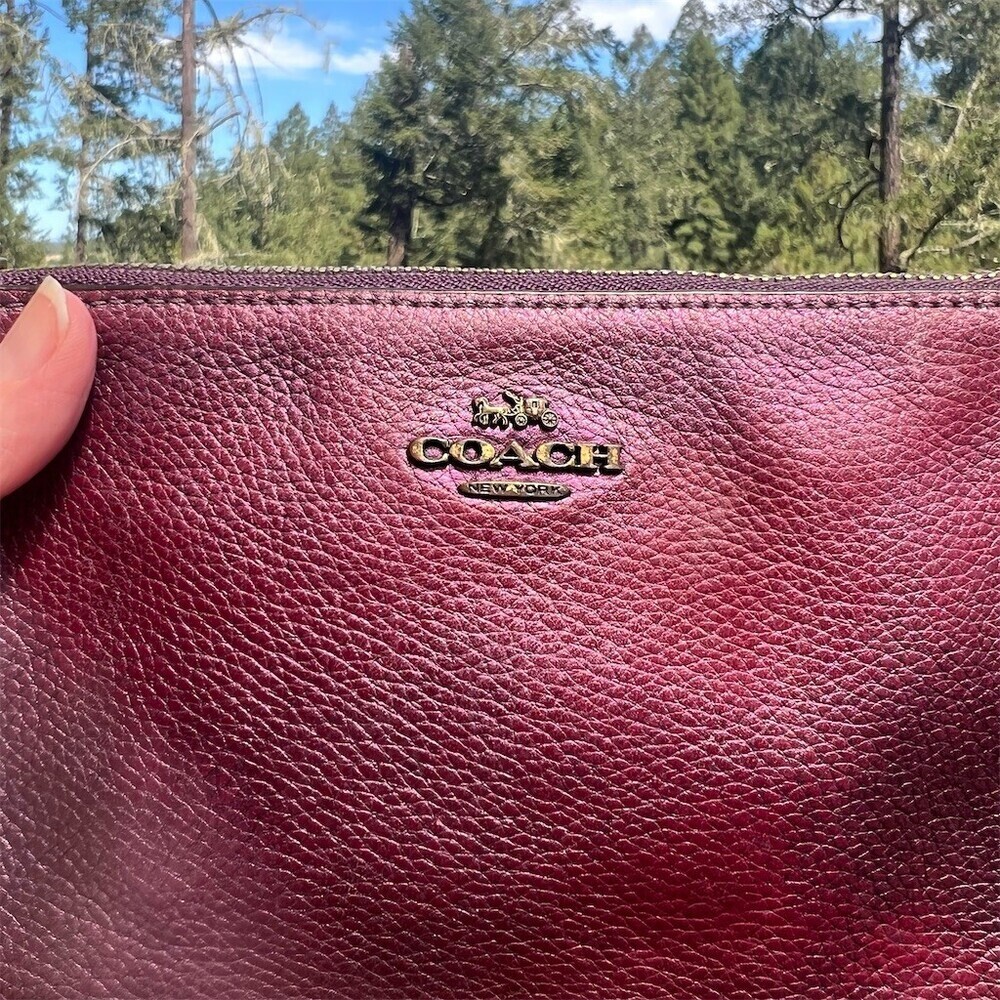 COACH Deep Berry/Purple Pebble Leather Clutch Wallet Gold Hardware AUTHENTIC - Picture 7 of 10